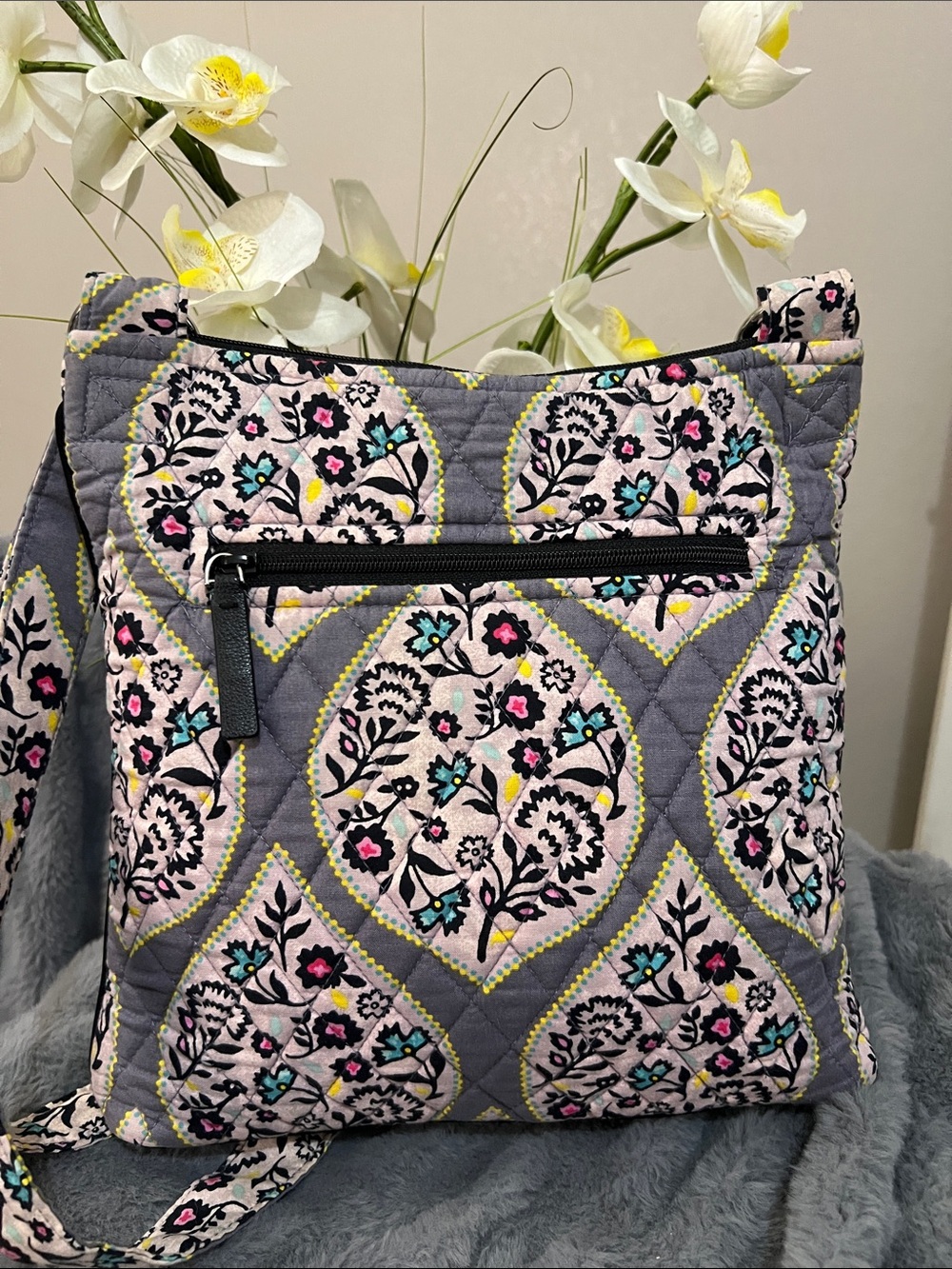 Vera Bradley Quilted Floral Crossbody/Shoulder Bag EUC retail $89 - Picture 4 of 5